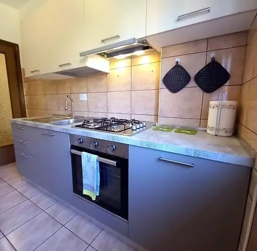 Casa Stadium アパート